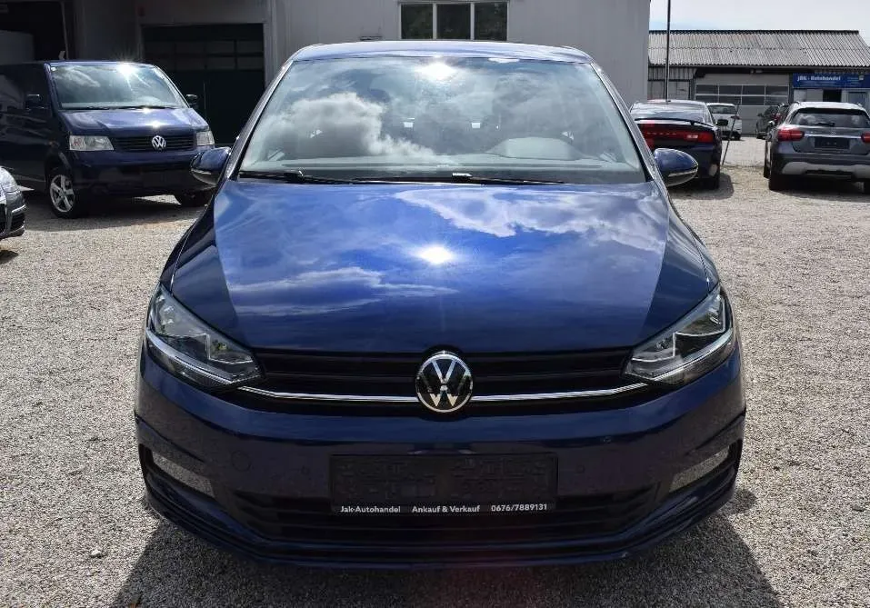 Volkswagen Touran 2023 photo 2