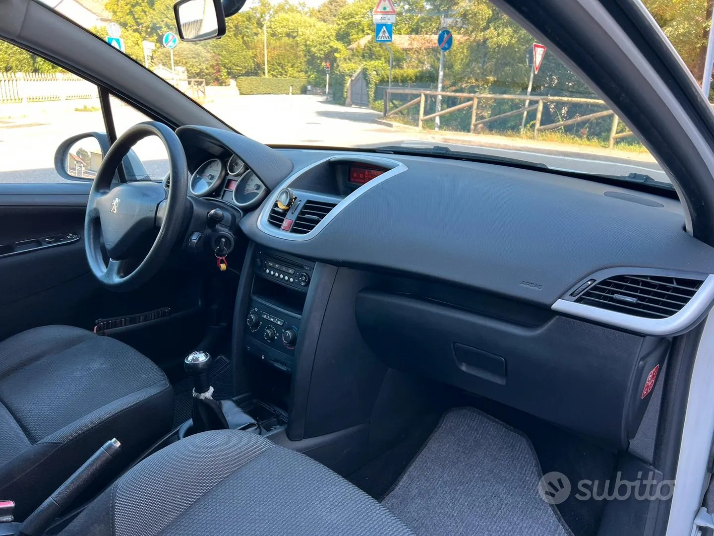 Peugeot 207 2010 photo 5