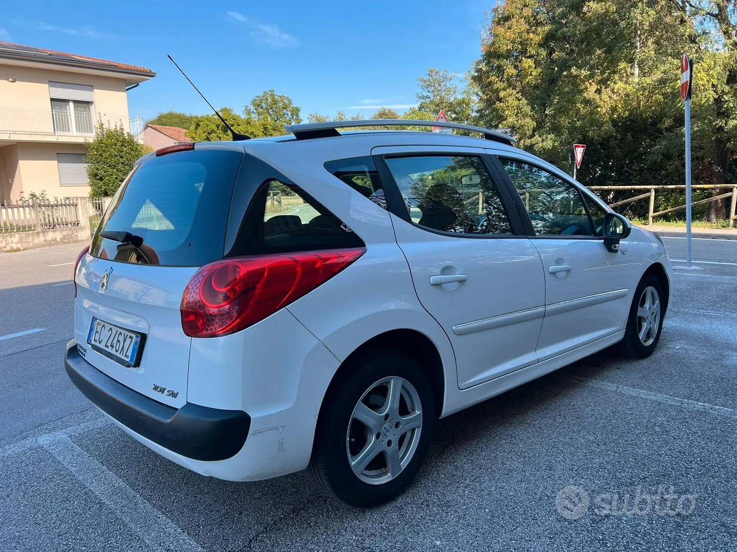 Peugeot 207 2010 photo 3