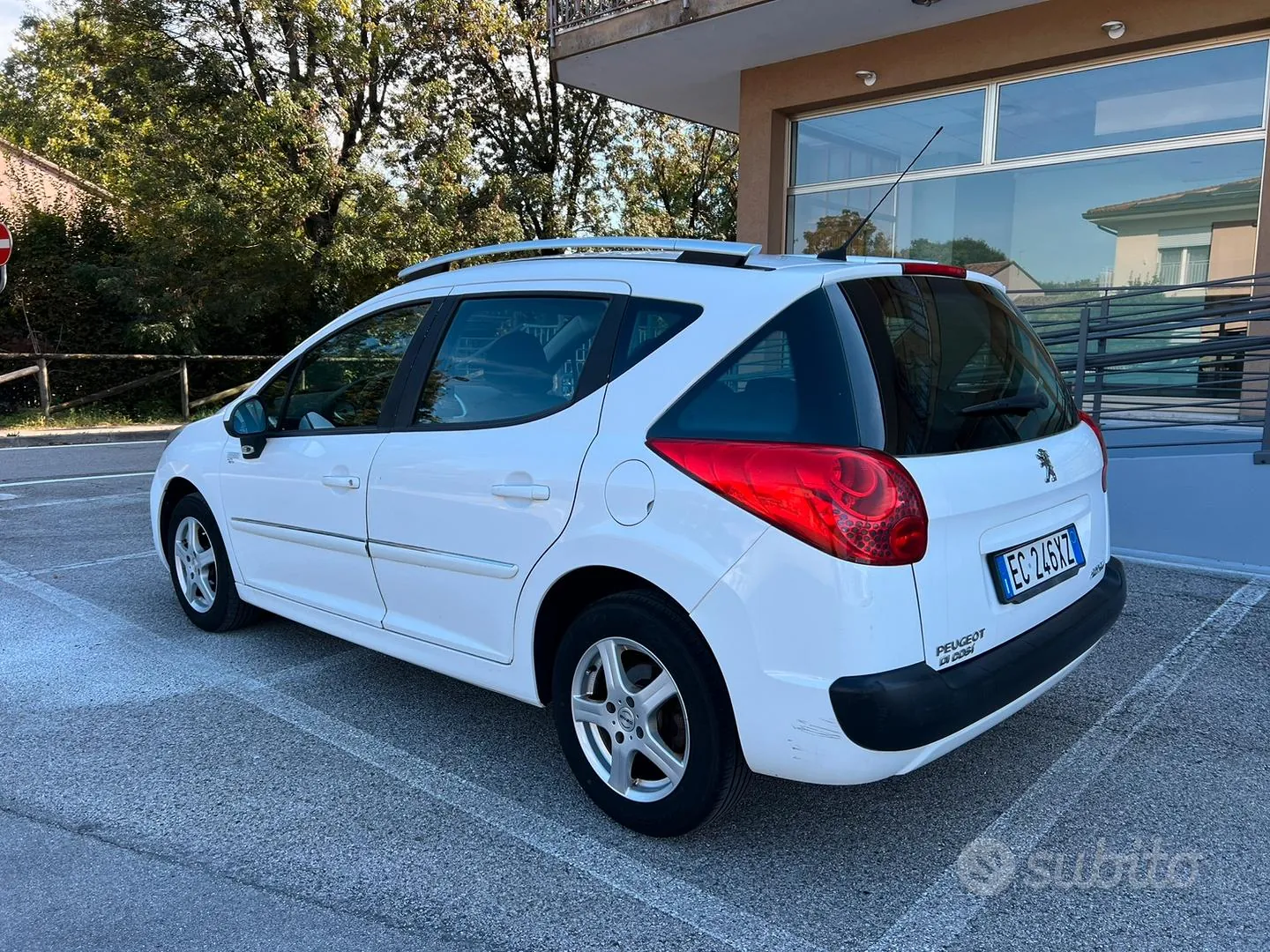 Peugeot 207 2010 photo 2