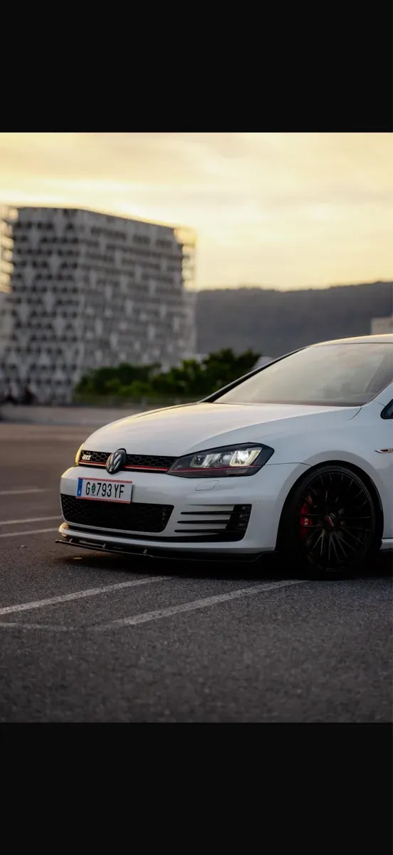 Volkswagen Golf 2013 photo 2