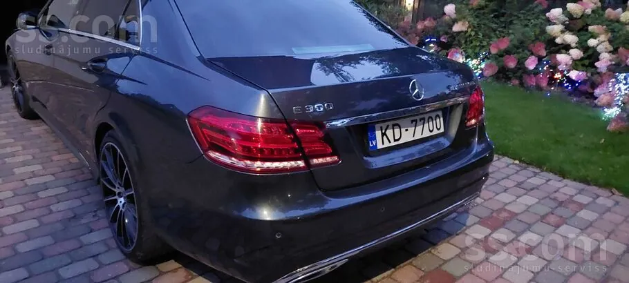 Mercedes-Benz E300 2013 photo 2