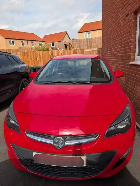 Vauxhall Astra 2015 photo 2