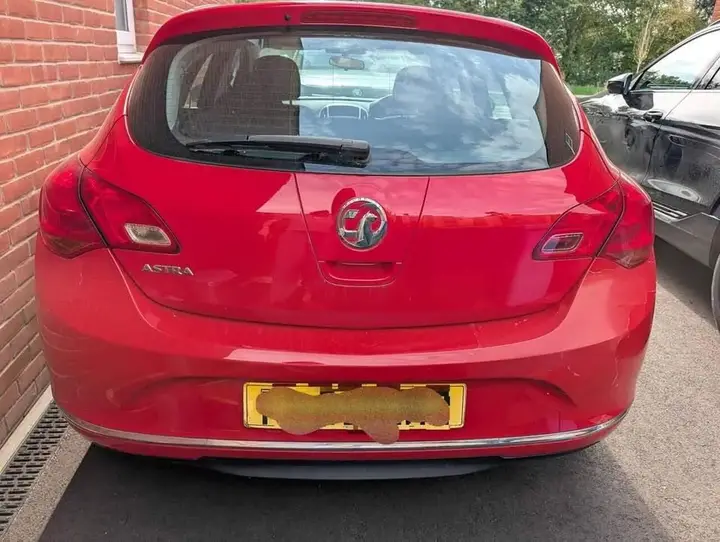 Vauxhall Astra 2015 photo 3