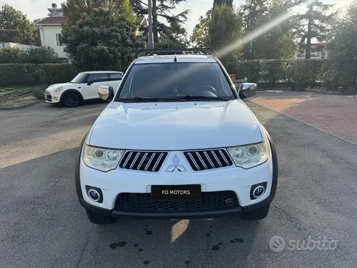 Mitsubishi L200 2010 photo 2