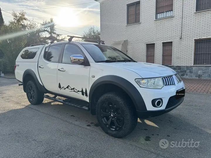 Mitsubishi L200 2010 photo 3