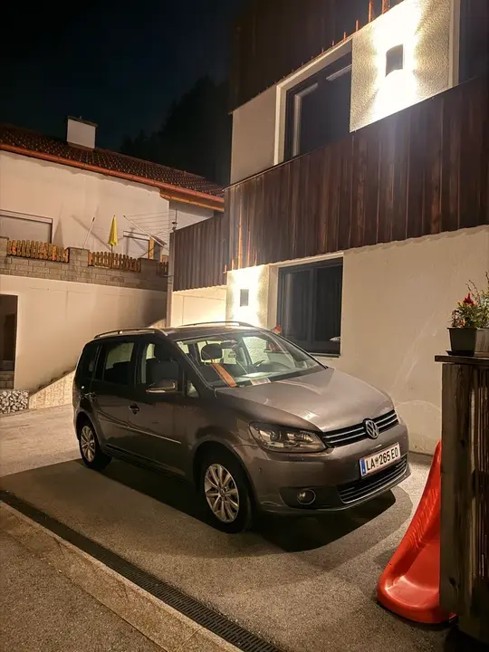 Volkswagen Touran 2013 photo 2