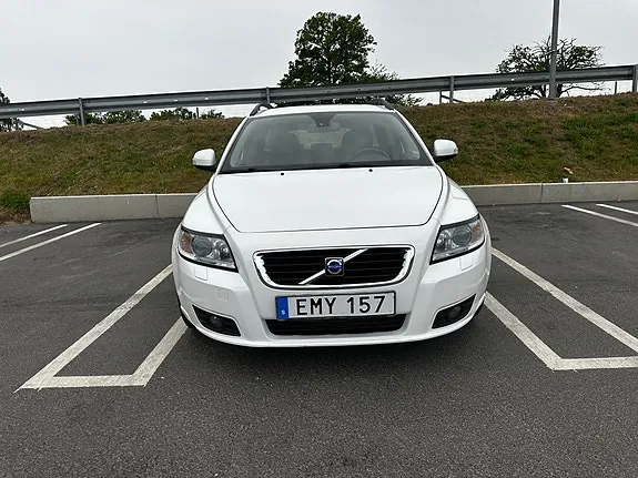 Volvo V50 2010 photo 2