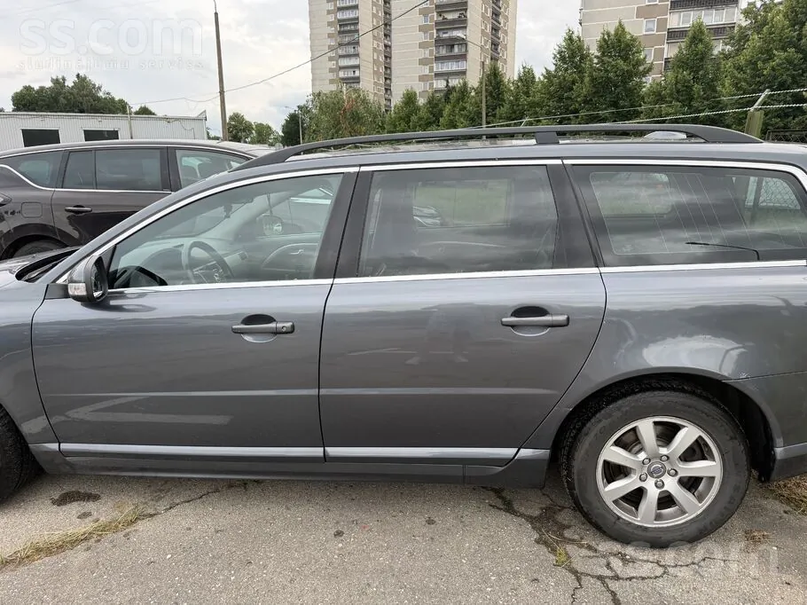 Volvo V70 2011 photo 2