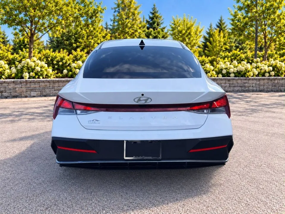 Hyundai Elantra 2024 photo 3