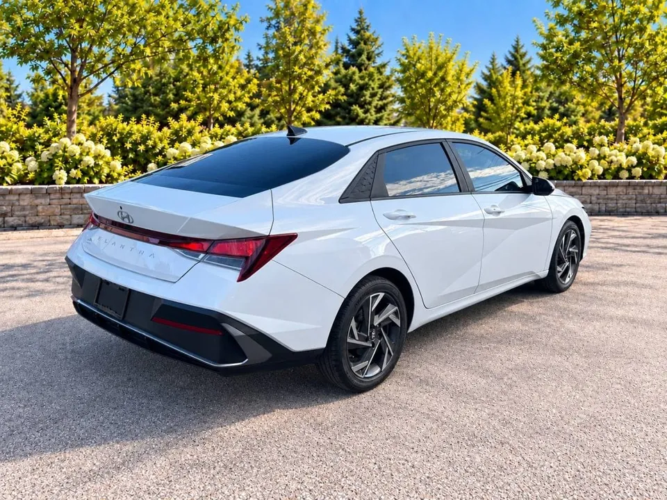 Hyundai Elantra 2024 photo 2