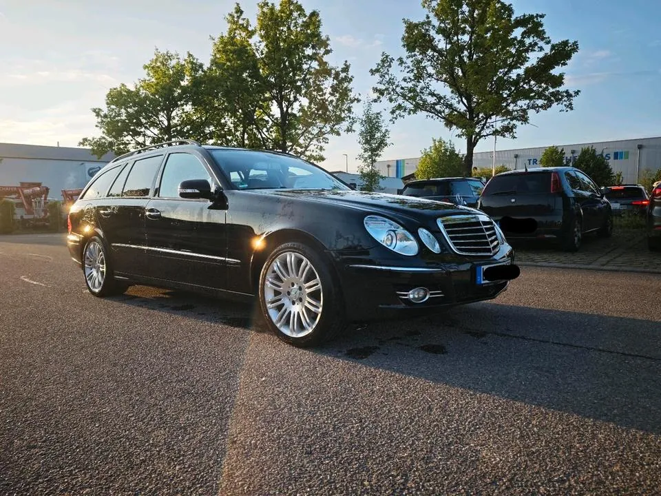 Mercedes-Benz W211