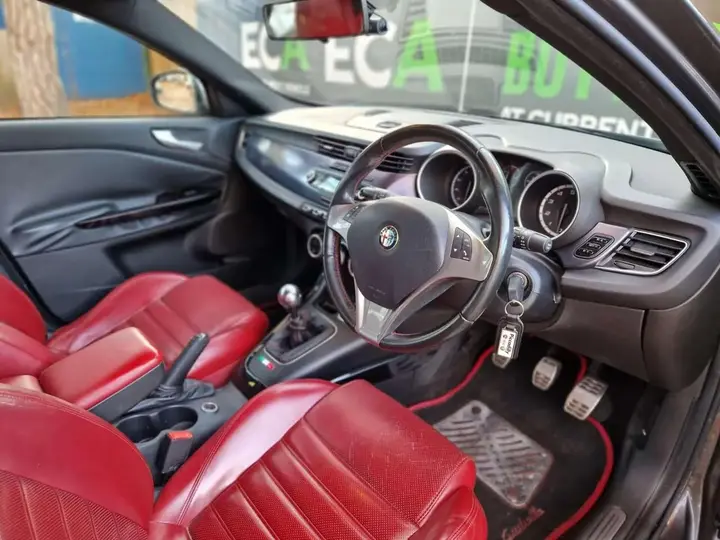 Alfa Romeo Giulietta 2013 photo 4