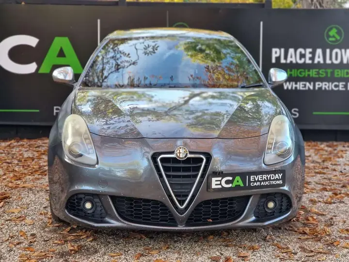 Alfa Romeo Giulietta 2013 photo 2