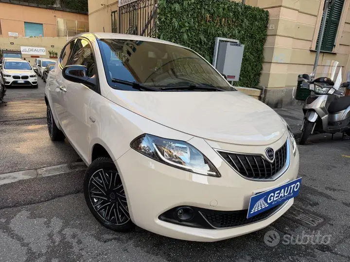 Lancia Ypsilon