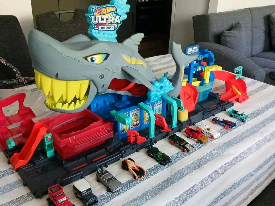 Hot Wheels Ultimate Gator Car Wash