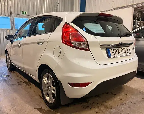 Ford Fiesta 2015 photo 2