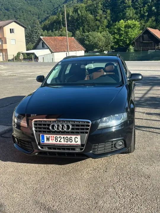 Audi A4 2010 photo 2