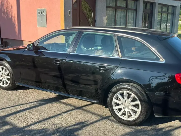 Audi A4 2010 photo 3
