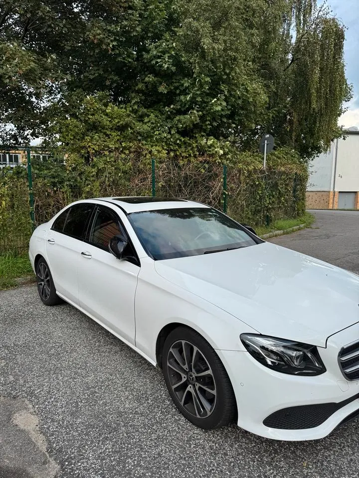 Mercedes-Benz E220