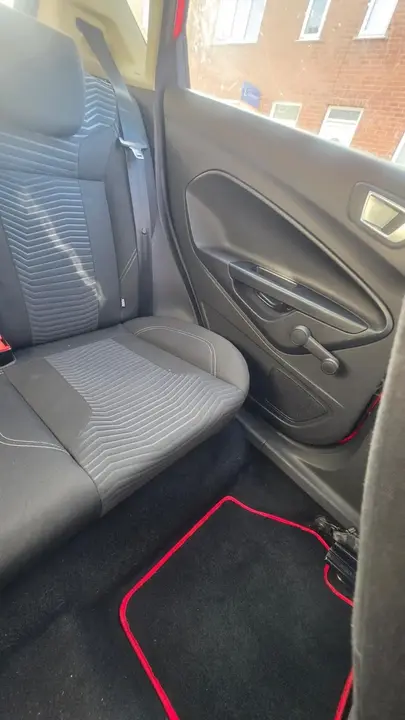 Ford Fiesta 2014 photo 2