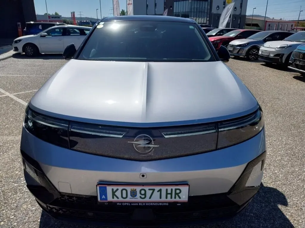 Opel Grandland photo 2
