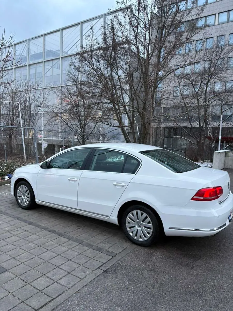 Volkswagen Passat 2013 photo 3