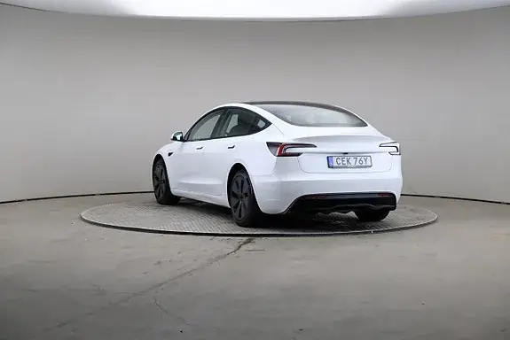 Tesla Model 3 2024 photo 2