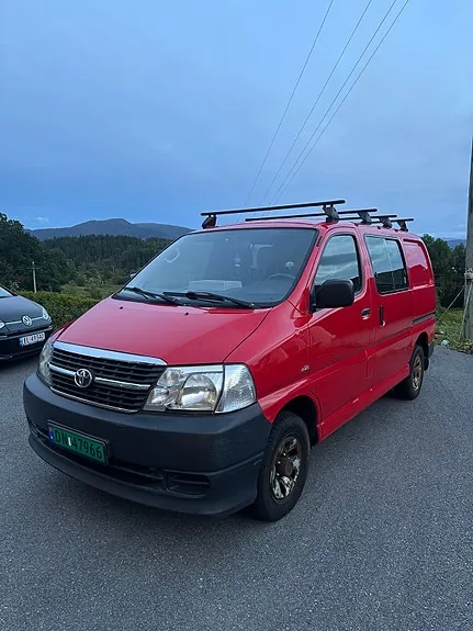 Toyota Hiace 2010 photo 2