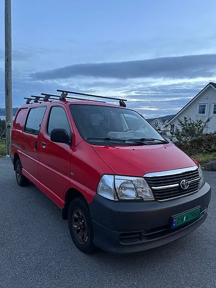 Toyota Hiace 2010 photo 3
