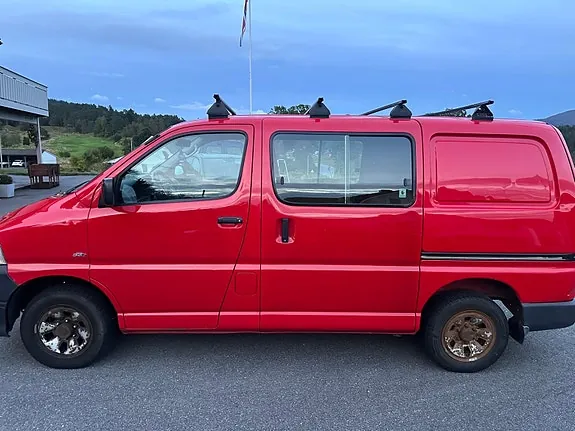Toyota Hiace 2010 photo 4