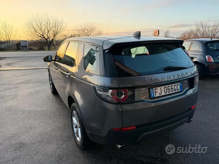 Land Rover Discovery Sport 2017 photo 2