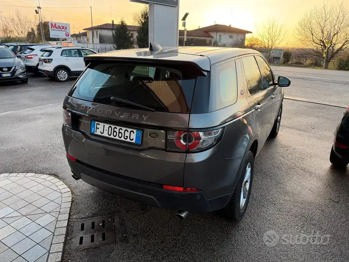 Land Rover Discovery Sport 2017 photo 4