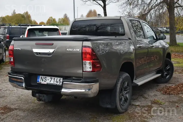 Toyota Hilux 2024 photo 2
