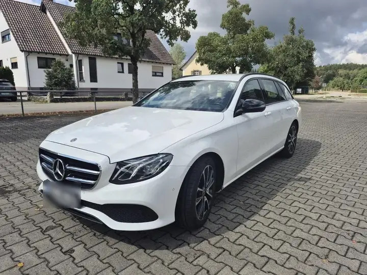 Mercedes-Benz E 220 D