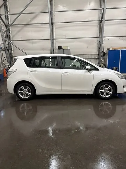 Toyota Verso 2013 photo 2