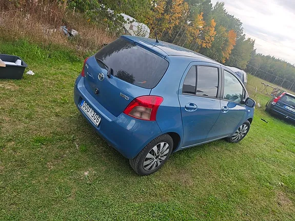 Toyota Yaris 2006 photo 2
