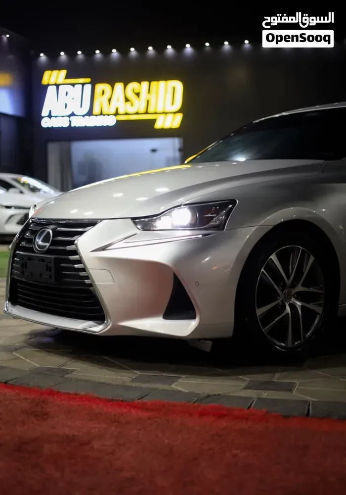 Lexus Is 300 2018 photo 3