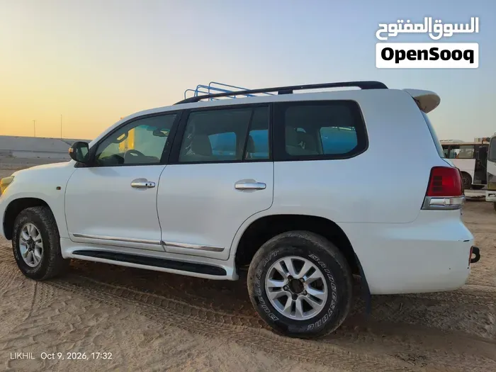 Toyota Land Cruiser 2011 photo 2