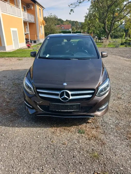 Mercedes-Benz B-Class 2015 photo 2