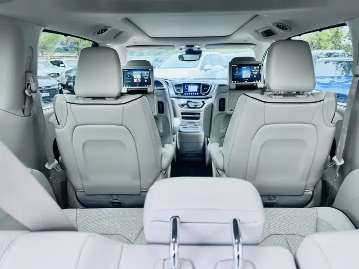 Chrysler Pacifica 2018 photo 5