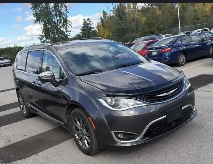 Chrysler Pacifica 2018 photo 2