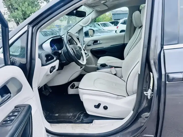 Chrysler Pacifica 2018 photo 3