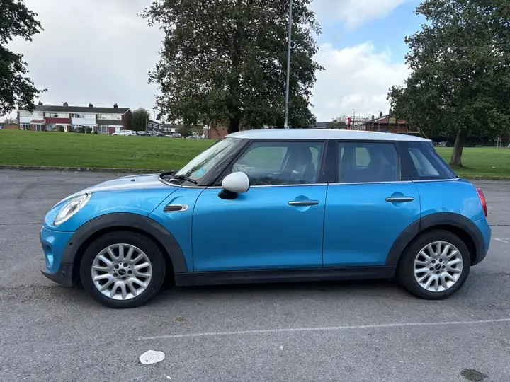 Mini Cooper D 2015 photo 2