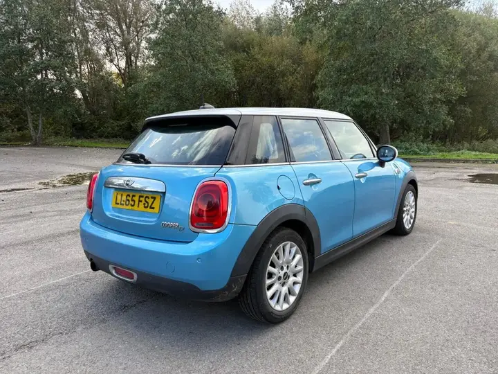 Mini Cooper D 2015 photo 5