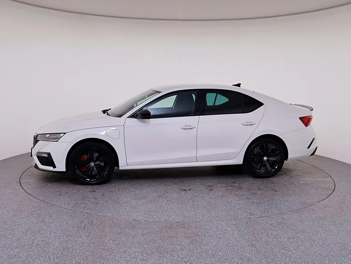 Skoda Octavia 2021 photo 2