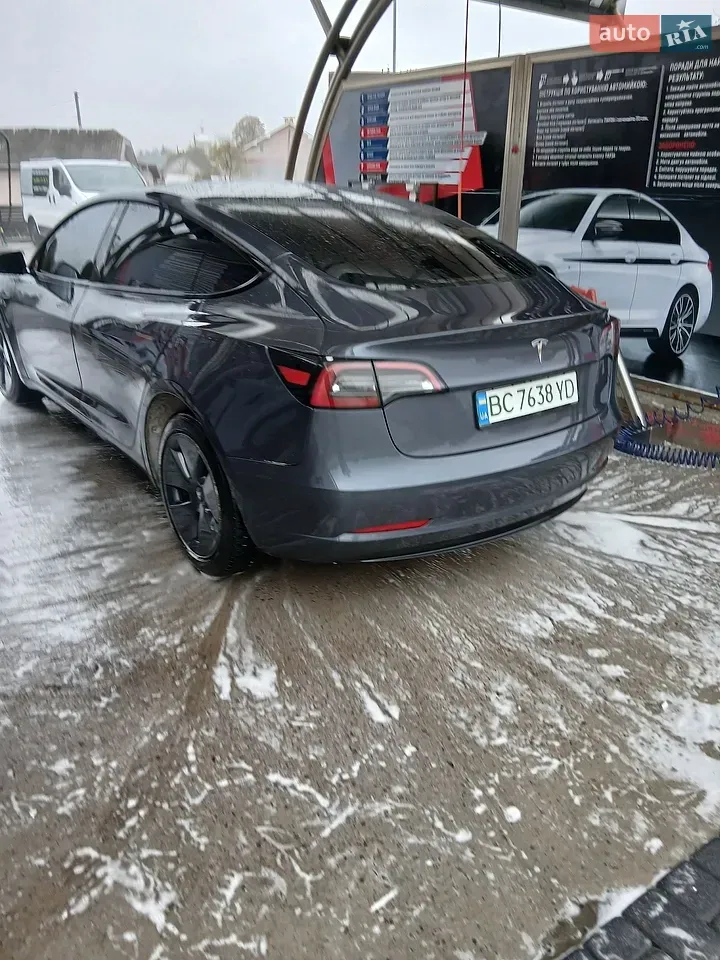 Tesla Model 3 2023 photo 2