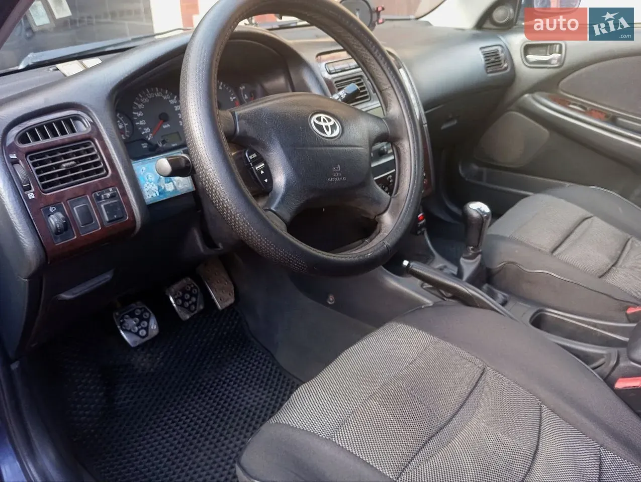 Toyota Avensis 2001 photo 2
