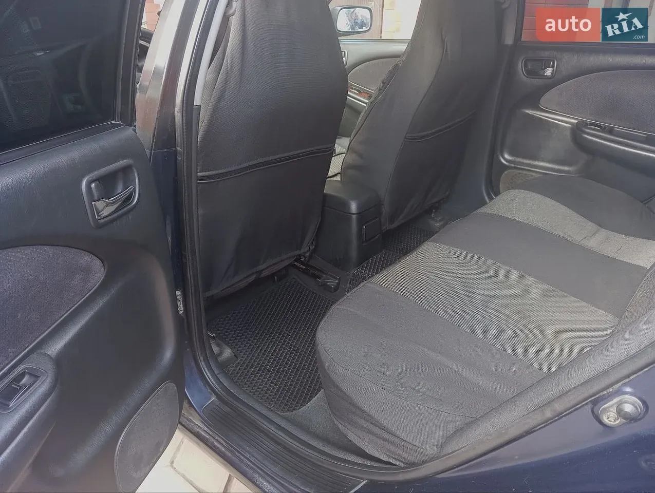 Toyota Avensis 2001 photo 4