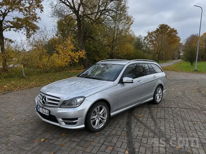 Mercedes-Benz C220 2012 photo 2